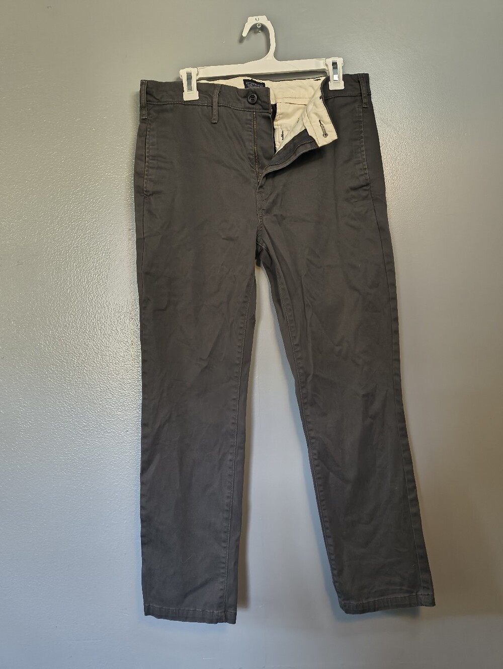 Men's Slim Straight Chino Pants in Charcoal